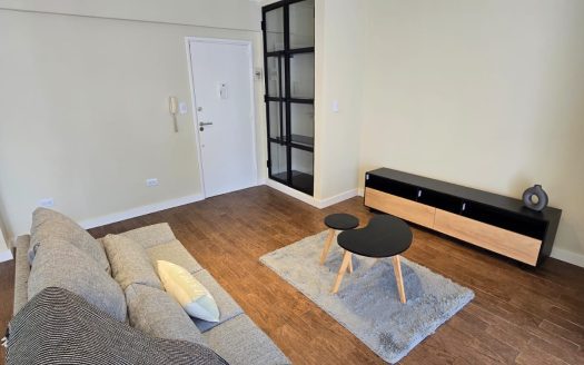 VENDIDO!!! 2 Ambientes Reciclado y Amoblado – con Balcón Corrido