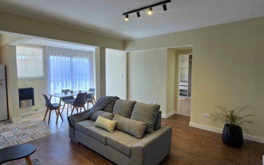 VENDIDO!!! 2 Ambientes Reciclado y Amoblado – con Balcón Corrido