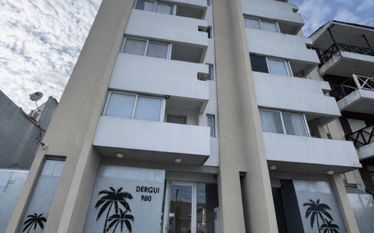 Piso 4 Ambientes con dependencia y vista al mar – Terraza Propia y 4 cocheras