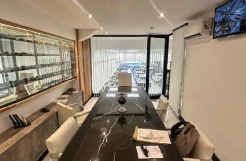 Local/galpon en Alquiler Sobre Av Colon