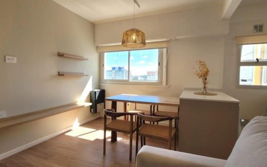 RESERVADO!!! 2 Ambientes Reciclado con Cochera y Sol | Zona Aldrey