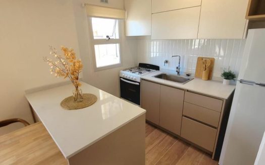 RESERVADO!!! 2 Ambientes Reciclado con Cochera y Sol | Zona Aldrey