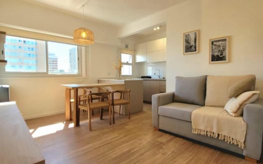 RESERVADO!!! 2 Ambientes Reciclado con Cochera y Sol | Zona Aldrey